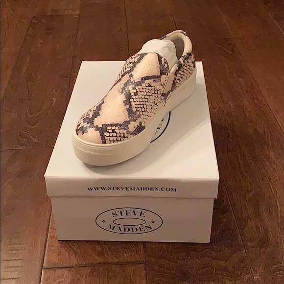 gills beige snake steve madden